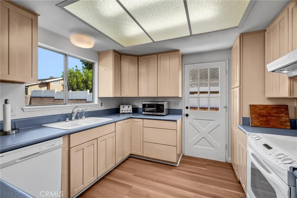 17362 Breda Lane, Huntington Beach, California 92649 — photo 5