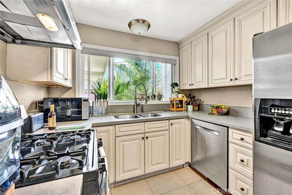 11812 Peacock Court, Garden Grove, California 92841 — photo 4