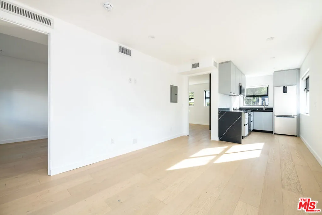 1325 Cabrillo Ave