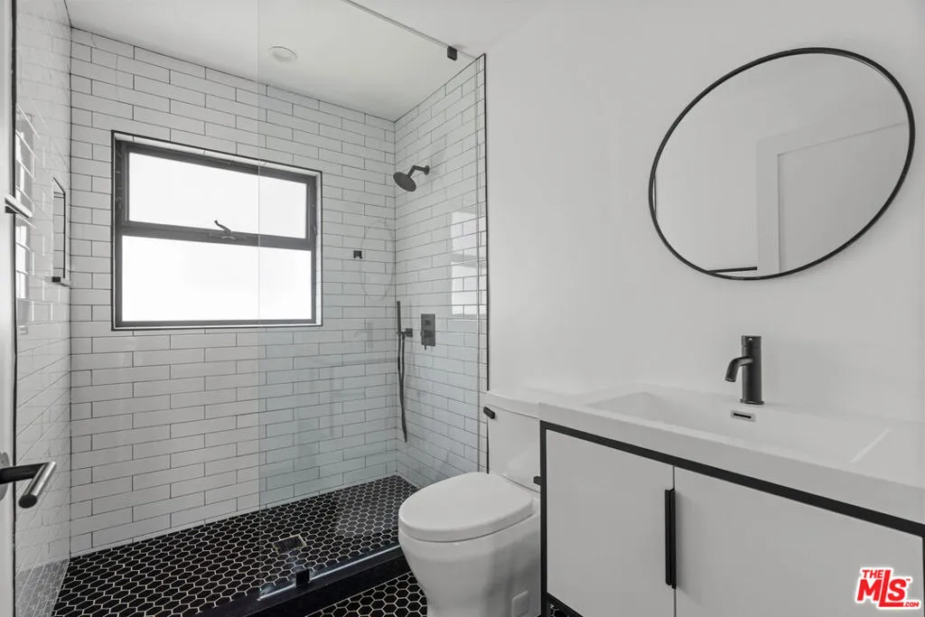 1325 Cabrillo Avenue 4, Venice, California 90291 — photo 4