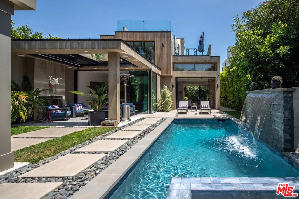 631 N Curson Ave
