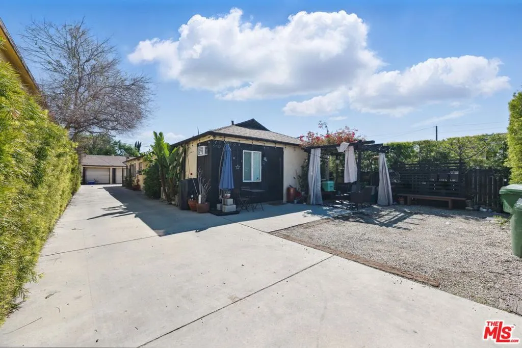 5710 Vineland Ave