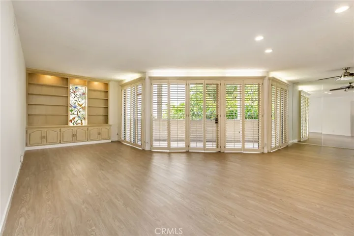 5216 Yarmouth Avenue 105, Encino, California 91316 — photo 4