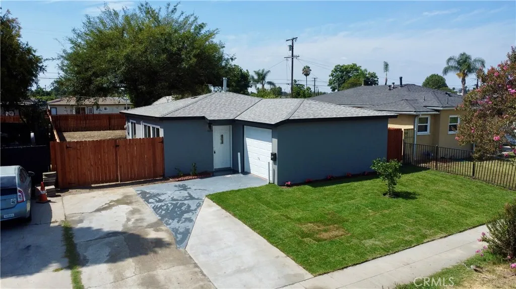 4950 E San Rafael