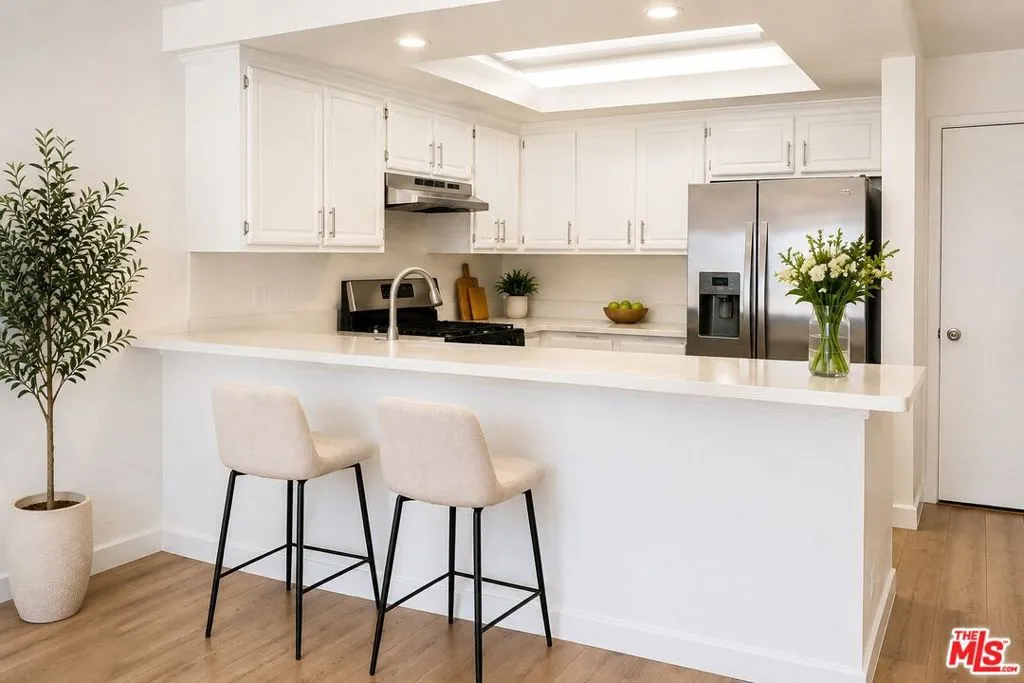 6825 Alabama Avenue 311, Los Angeles, California 91303 — photo 4