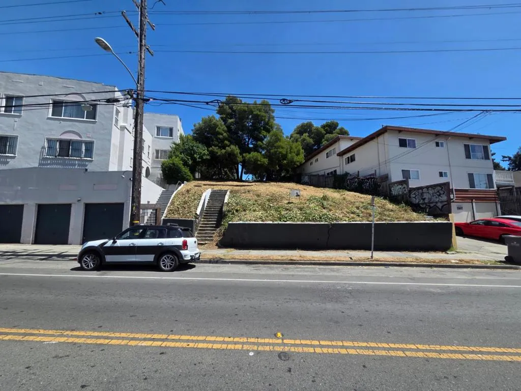 2120 35th Ave