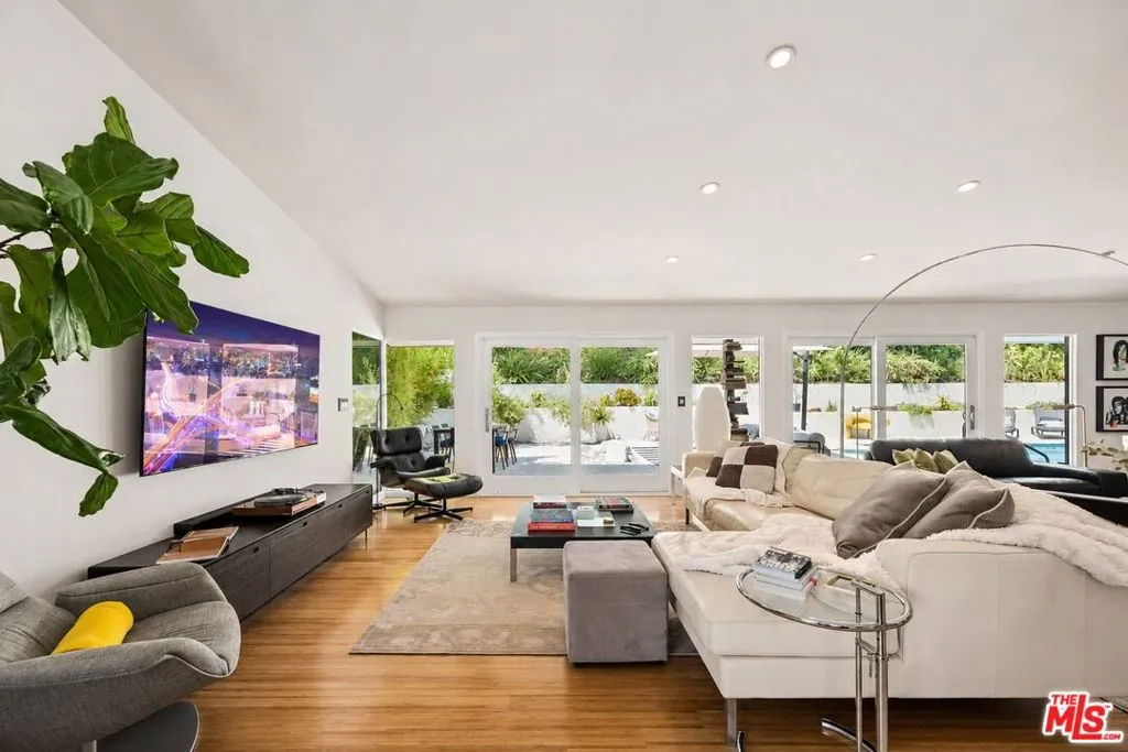 8670 Allenwood Road, Los Angeles, California 90046 — photo 4