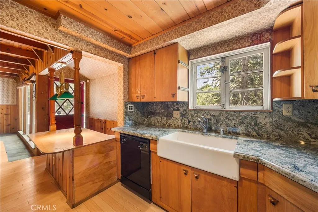 320 Flower Drive, Lake Arrowhead, California 92352 — photo 5