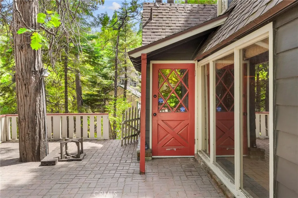 320 Flower Drive, Lake Arrowhead, California 92352 — photo 4