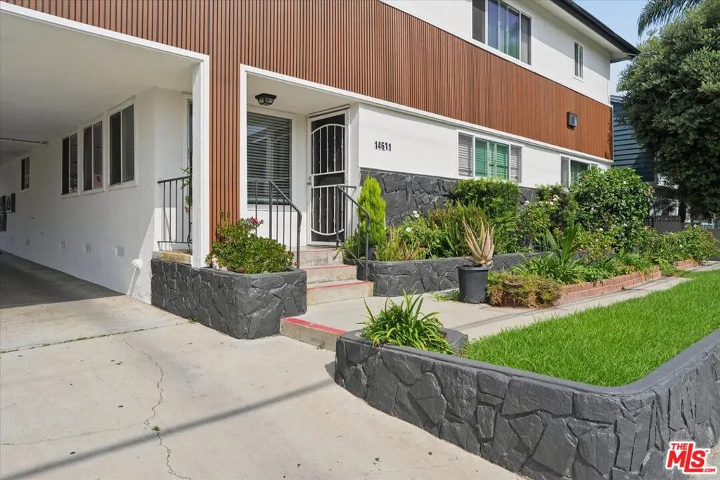 14611 Larch Avenue, Lawndale, California 90260 — photo 5