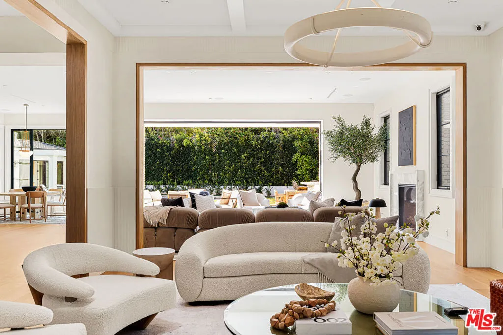 415 N Cliffwood Avenue, Los Angeles, California 90049 — photo 5