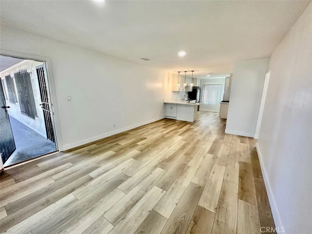 10215 S 10th Avenue 6, Inglewood, California 90303 — photo 4