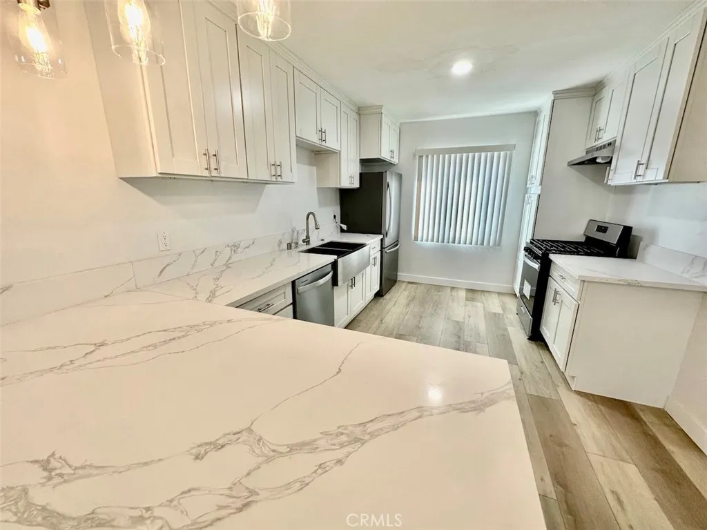 10215 S 10th Avenue 6, Inglewood, California 90303 — photo 5