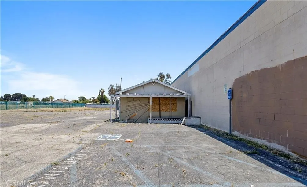 9491 Sierra Avenue, Fontana, California 90022 — photo 4