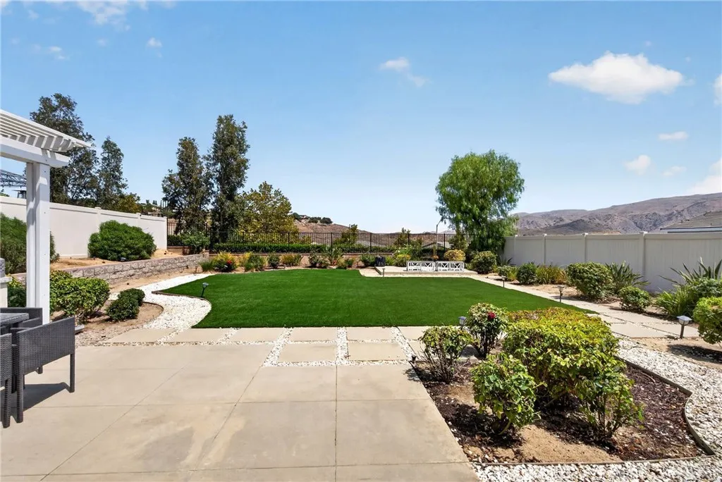 11508 Kingbird Drive, Corona, California 92883 — photo 4