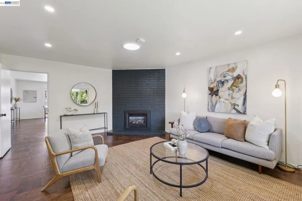 433 Kitty Hawk Rd, Alameda, California 94501 — photo 5