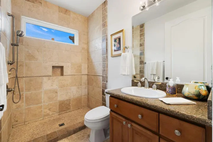 Bathroom 2 (Guest)