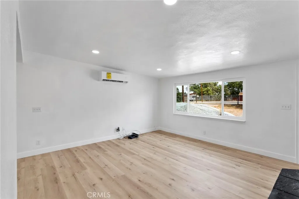 12556 Hickory, Victorville, California 92395 — photo 5