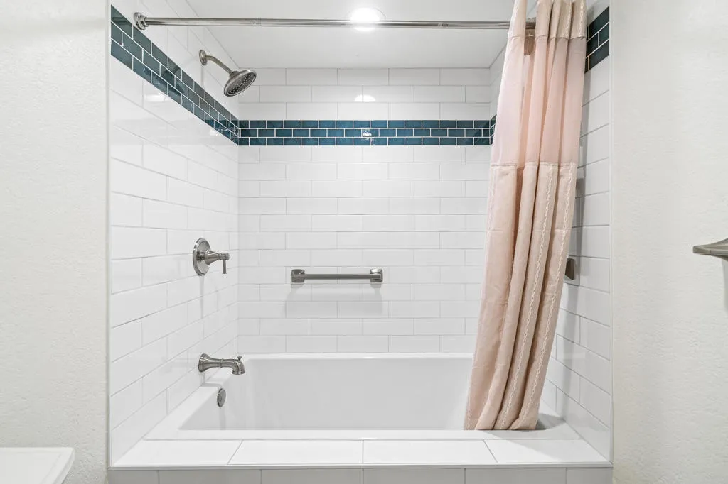 IMG-28 IMG-28