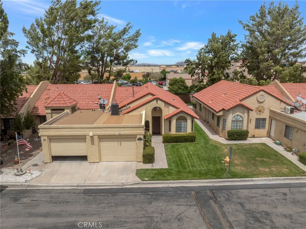 19064 Elm Drive, Apple Valley, California 92308 — photo 4
