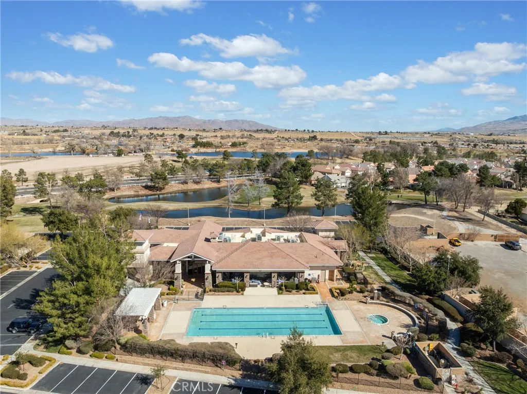 19064 Elm Drive, Apple Valley, California 92308 — photo 5