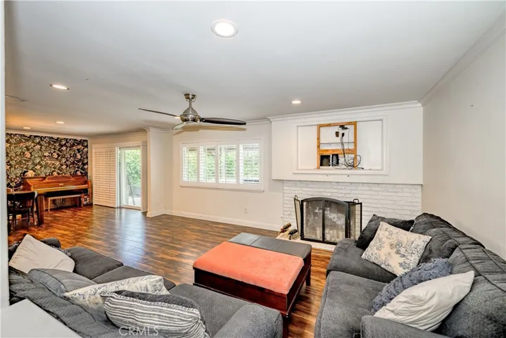 20263 Lakemore, Canyon Country, California 91351 — photo 4