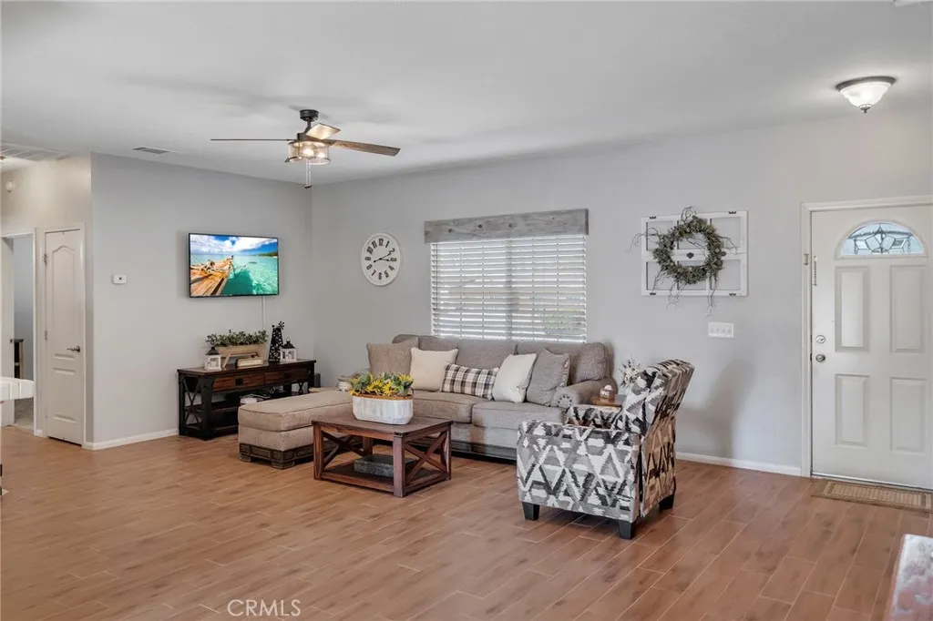 7678 Montrose, Hesperia, California 92345 — photo 5