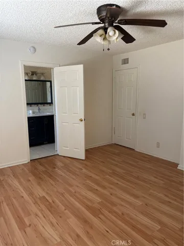 Bedroom w/in-suite bath