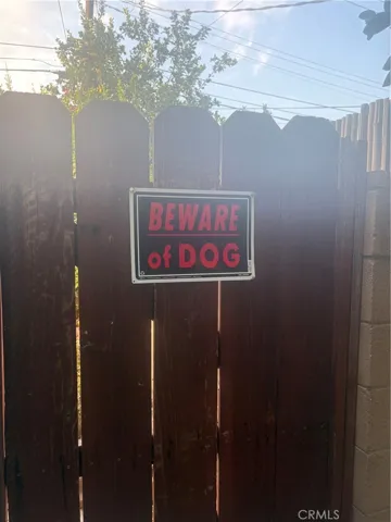 Side Gate