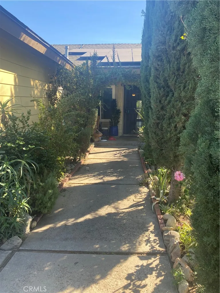 16329 Elaine Drive, Fontana, California 92336 — photo 4