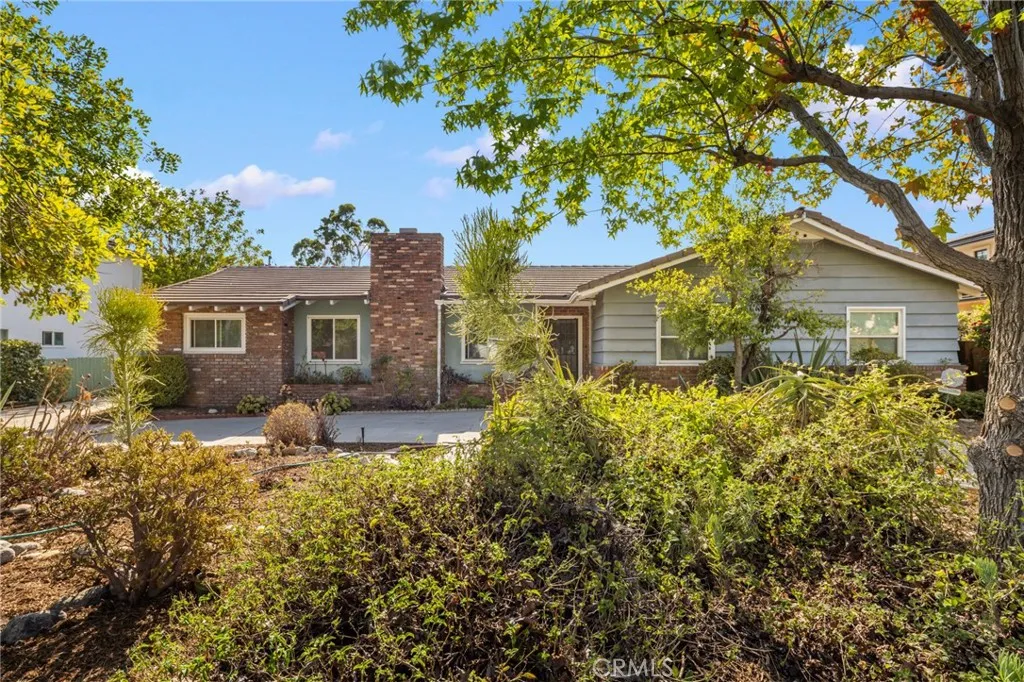 1121 Highland Oaks Dr