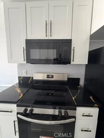 Beautiful kitchen with easy close drawers