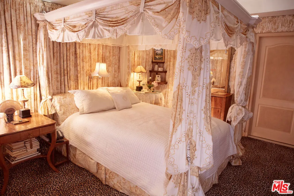 128 N Swall Drive 108, Los Angeles, California 90048 — photo 4