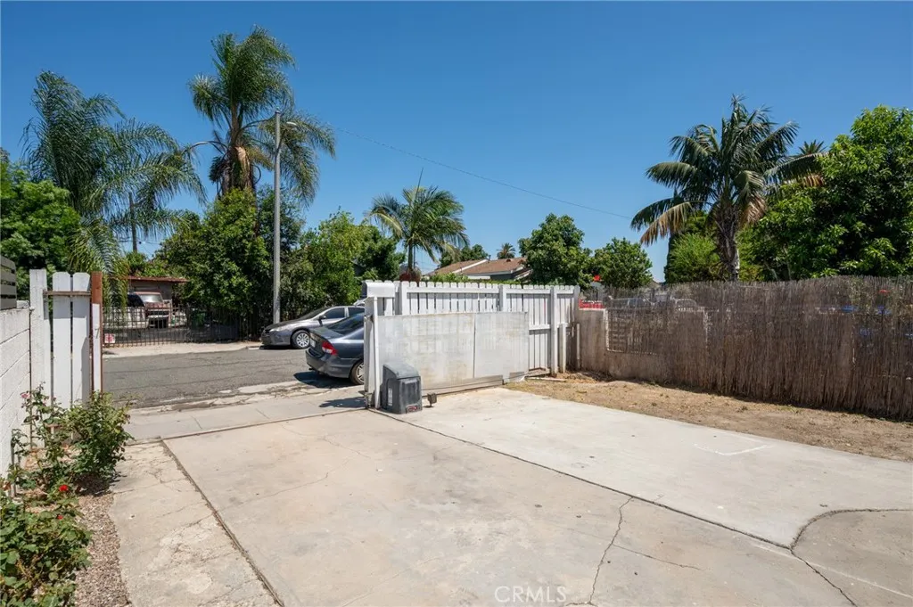 728 W Cressey, Compton, California 90222 — photo 5