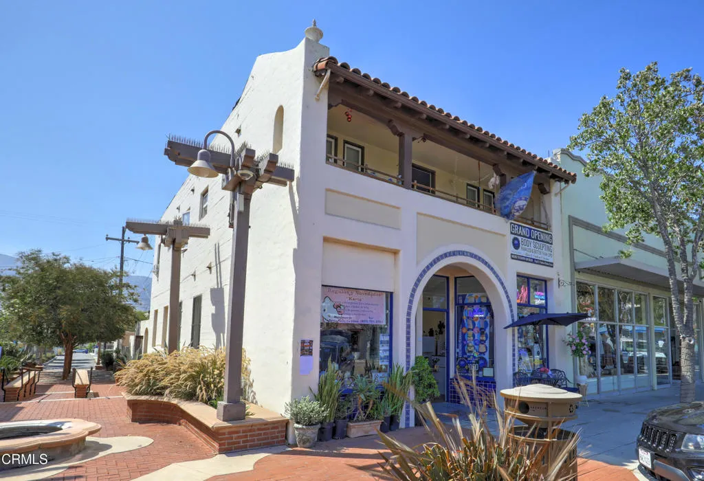 824 E Main St