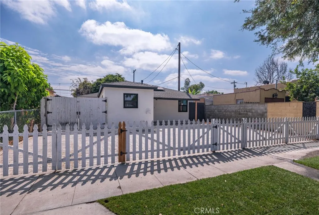 5910 Walnut Ave