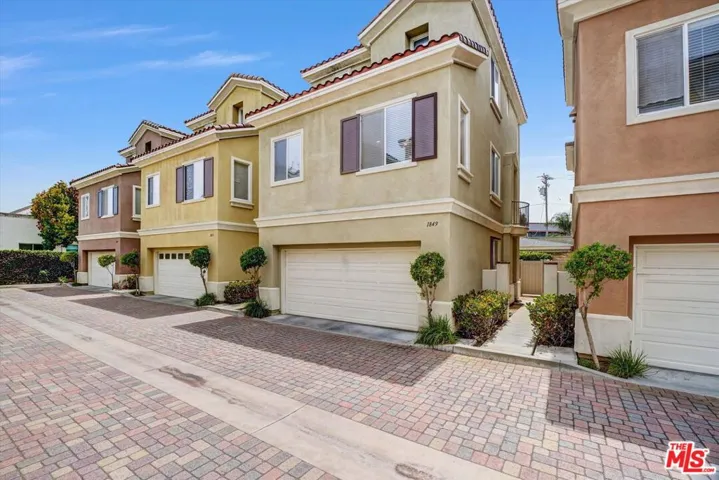Freestanding townhomes