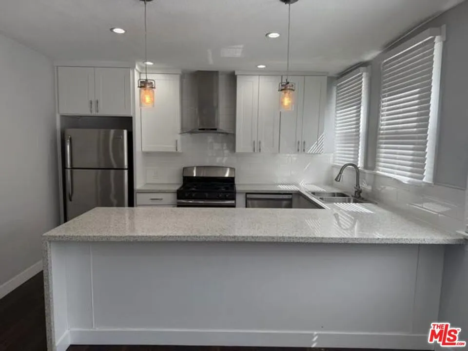 1754 N La Brea Avenue, Los Angeles, California 90046 — photo 5