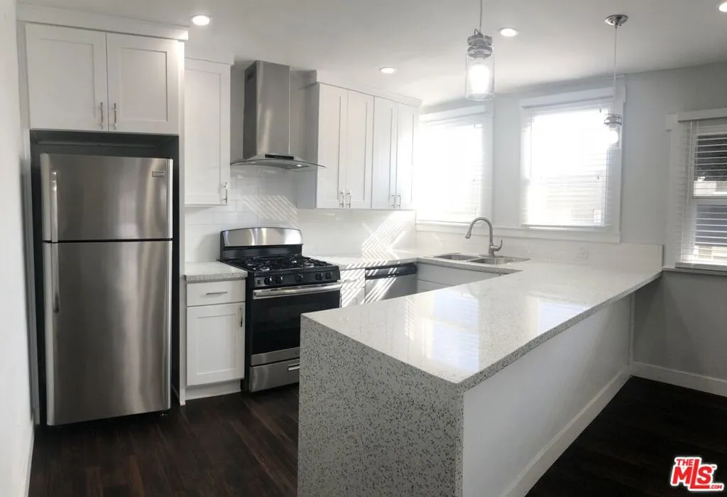 1754 N La Brea Avenue, Los Angeles, California 90046 — photo 4