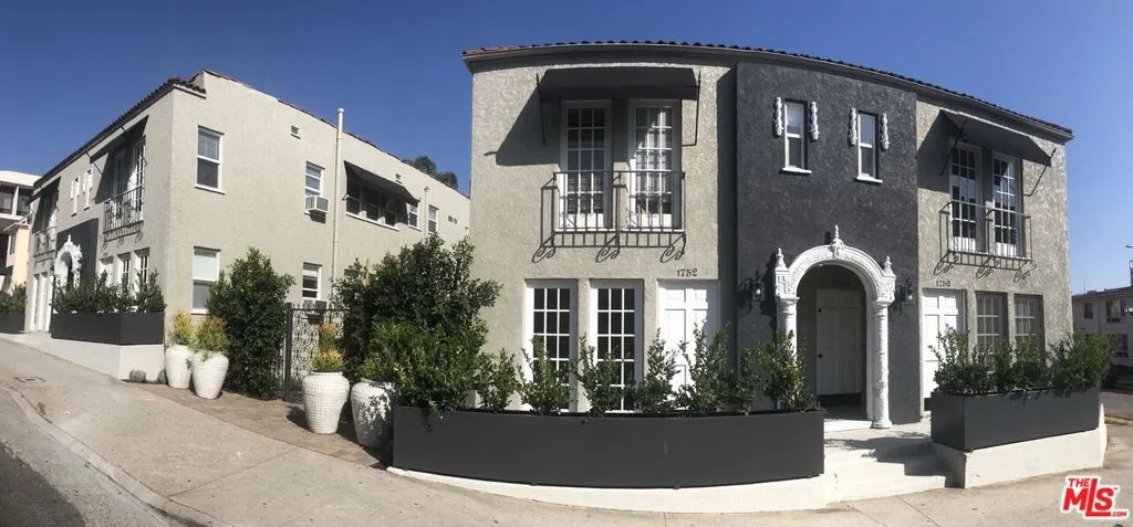 1754 N La Brea Ave