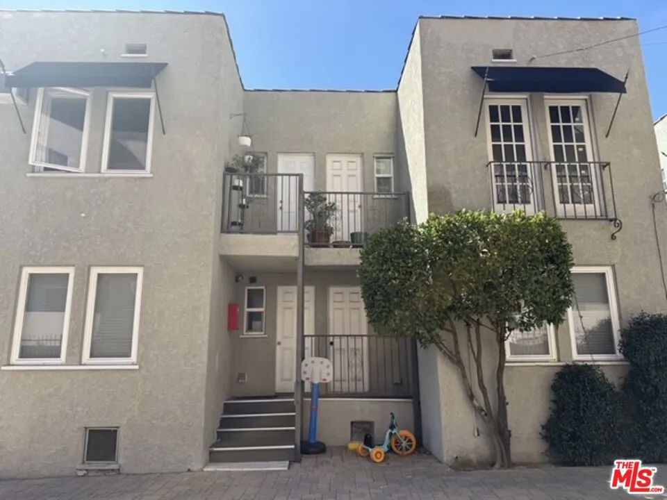 1750 N La Brea Avenue, Los Angeles, California 90046 — photo 4