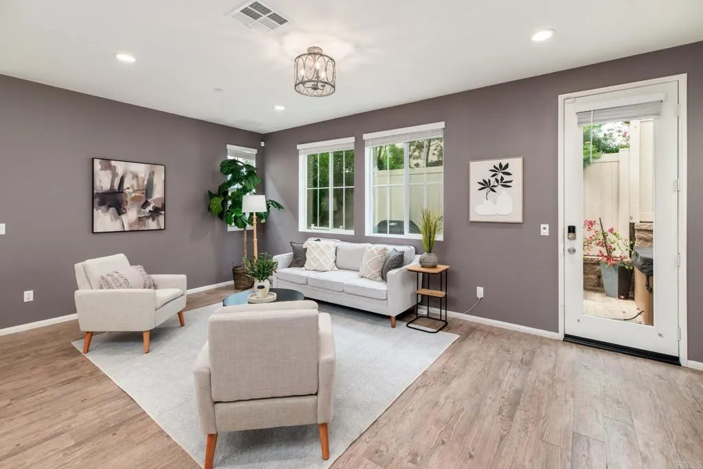 251 Saratoga Court, Vista, California 92083 — photo 5