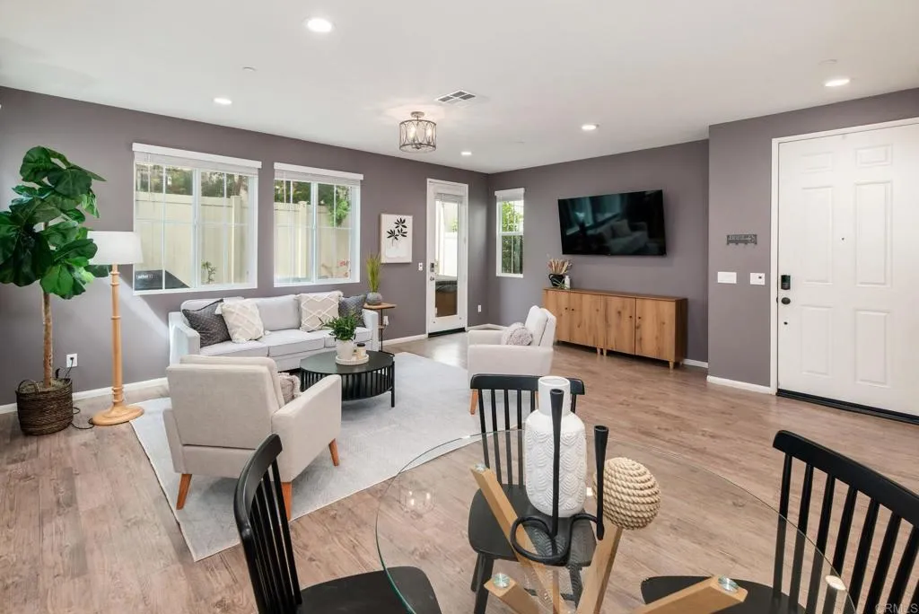 251 Saratoga Ct