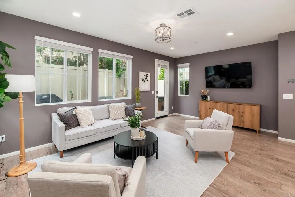 251 Saratoga Court, Vista, California 92083 — photo 4