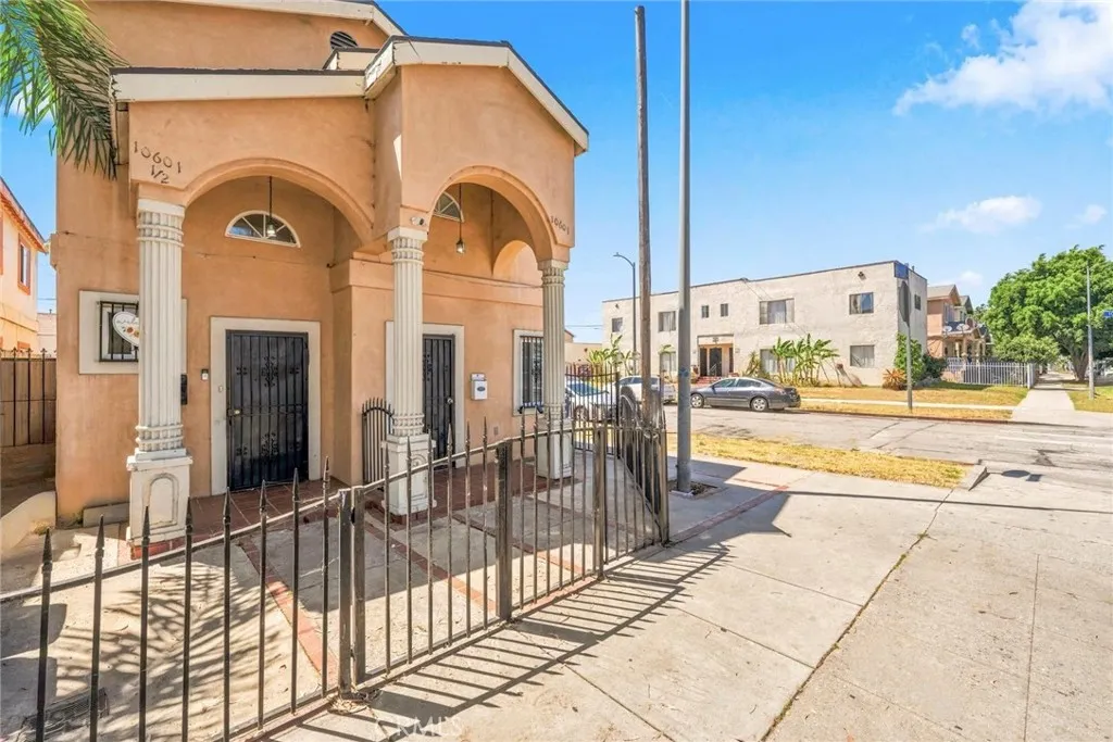 10601 S Main