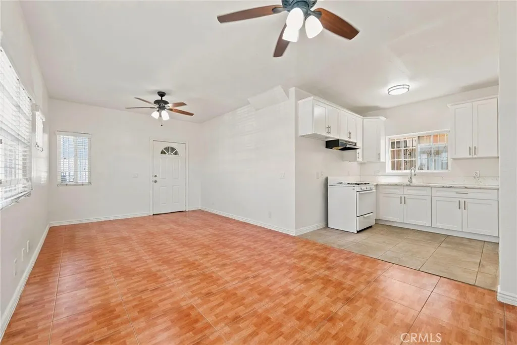 10601 S Main, Los Angeles, California 90003 — photo 4