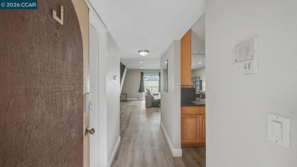 2426 Lincoln Ave J, Alameda, California 94501 — photo 4