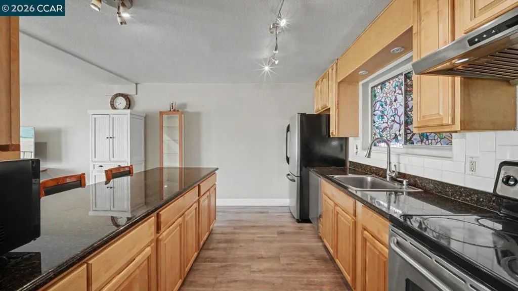 2426 Lincoln Ave J, Alameda, California 94501 — photo 5