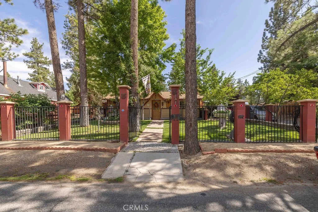 500 E Meadow