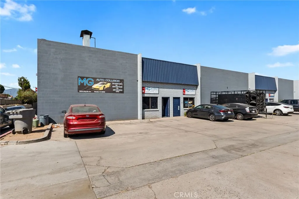 12500 Magnolia Ave